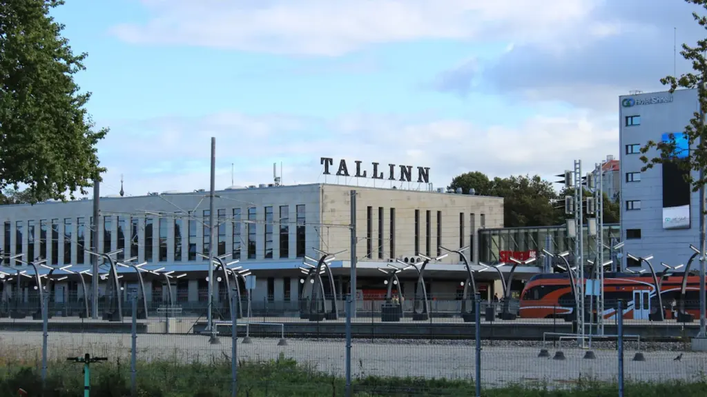 Tallinna raudteejaama hoone ja ümbrus septembris toimuva hinnamuutuse kontekstis.